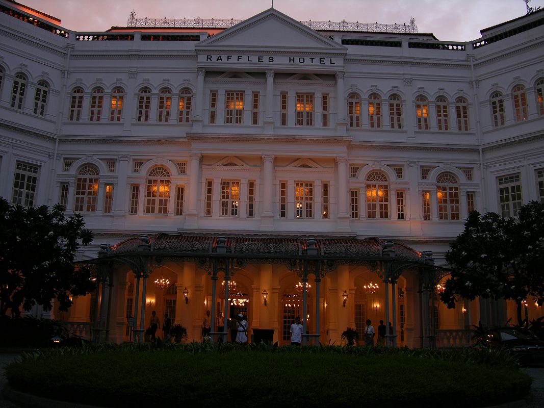 Singapore 01 04 Raffles Hotel Outside